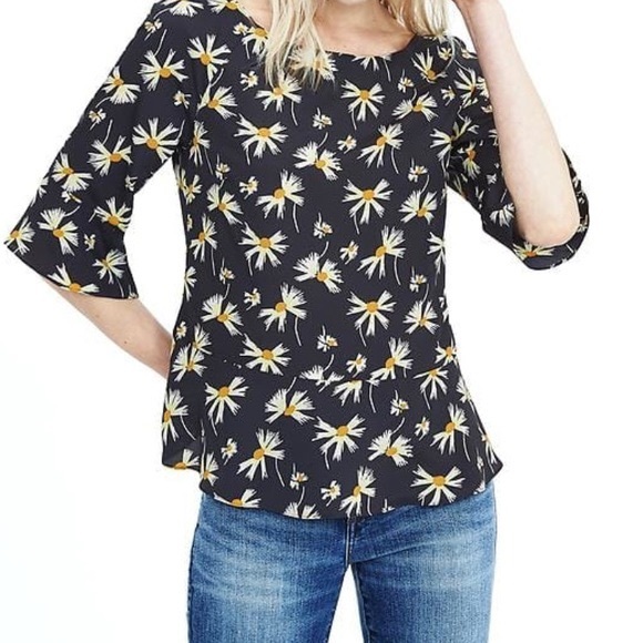 🌼 Banana Republic Flutter Sleeve Daisy Top - Picture 2 of 8